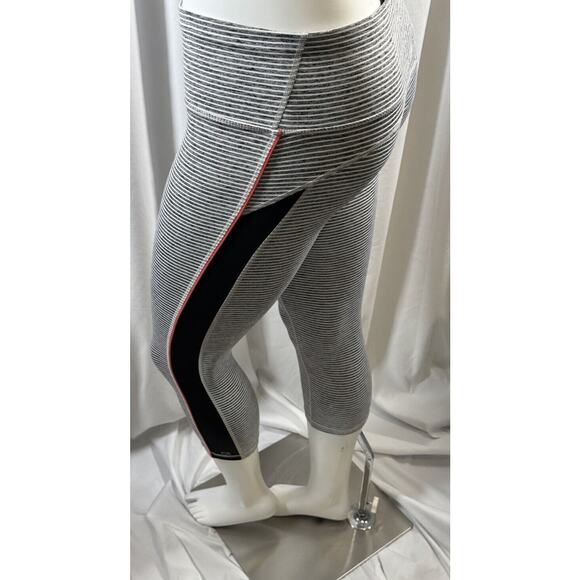 Gap GapFit gFast Striped leggings, Black, White & Red, Sz: M, 73-08 - Picture 14 of 16